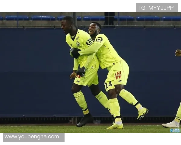 五大球星的荣耀与传奇：天下足球专访，带你走进他们的足球世界